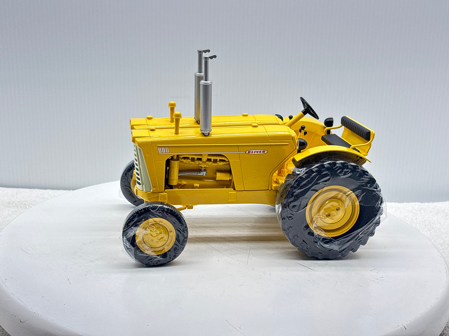 1/16 Oliver 880 Twin Engine Industrial