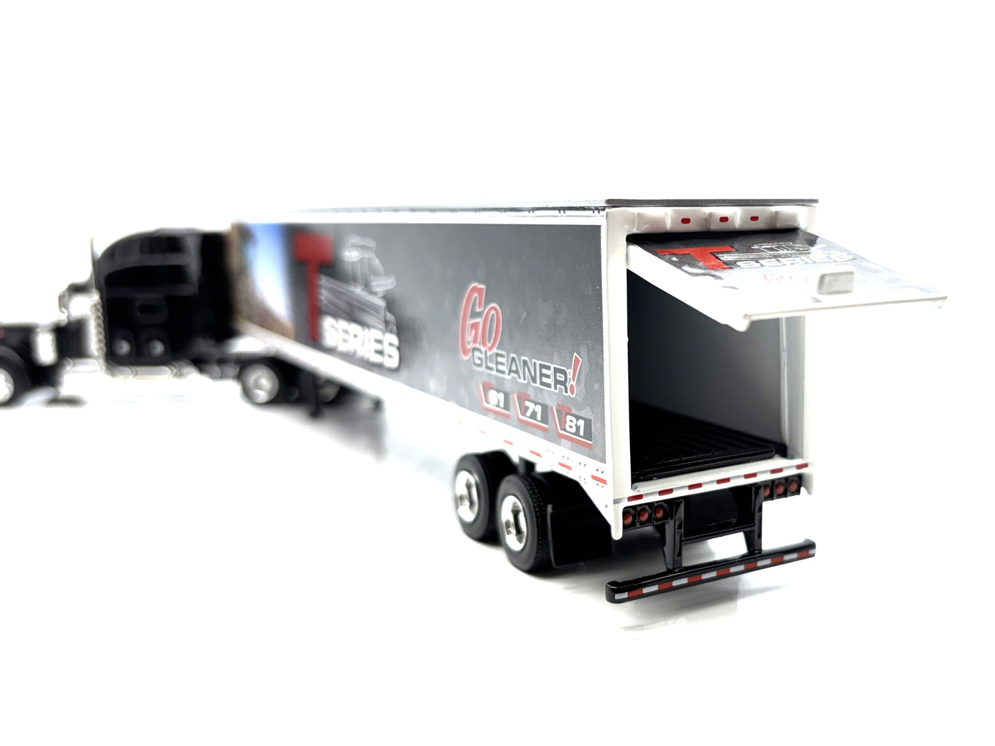 1/64 Peterbilt 379 Gleaner T-Series