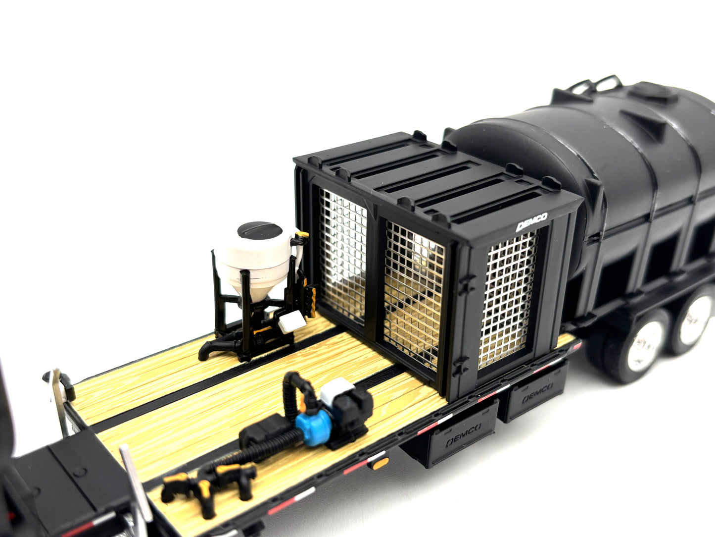 1/64 Peterbilt 379 Tri-axle with Demco Trailer