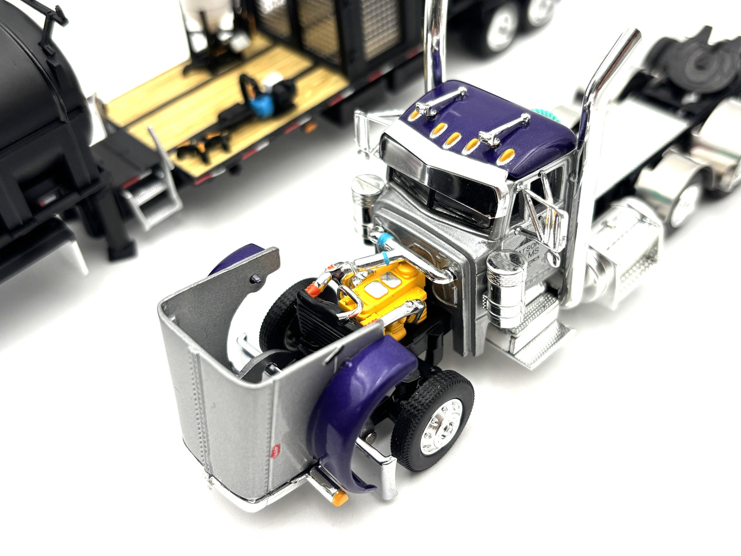 1/64 Peterbilt 379 Tri-axle with Demco Trailer