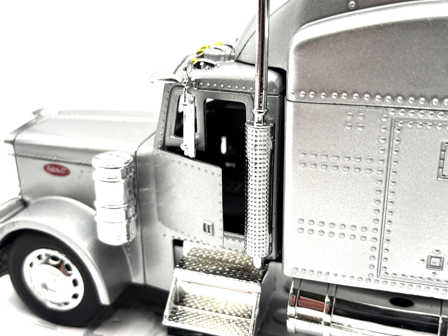 1/32 Peterbilt 379 with Grain Trailer