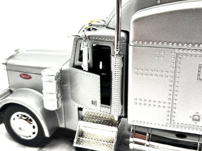 1/32 Peterbilt 379 with Grain Trailer