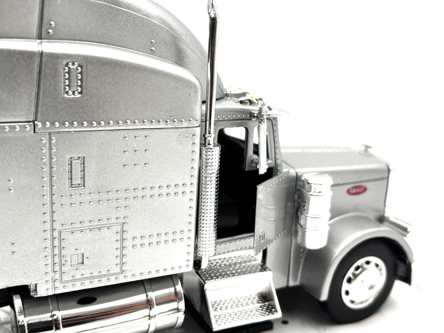 1/32 Peterbilt 379 with Grain Trailer