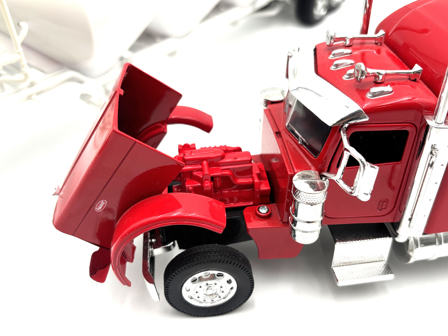1/32 Peterbilt 379 with Pneumatic Trailer