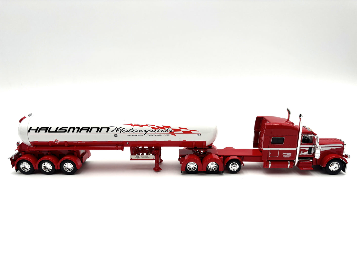 1/64 Peterbilt 389 Tri-axle