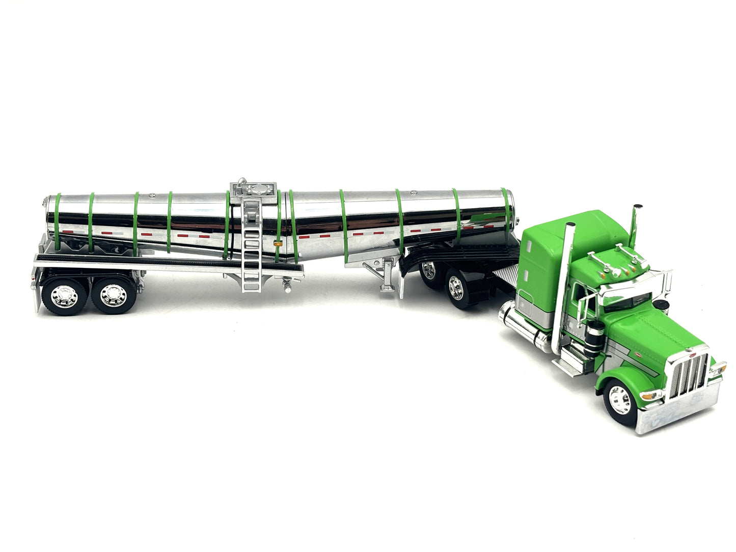 1/64 Peterbilt 389 with Polar Deep Drop Trailer