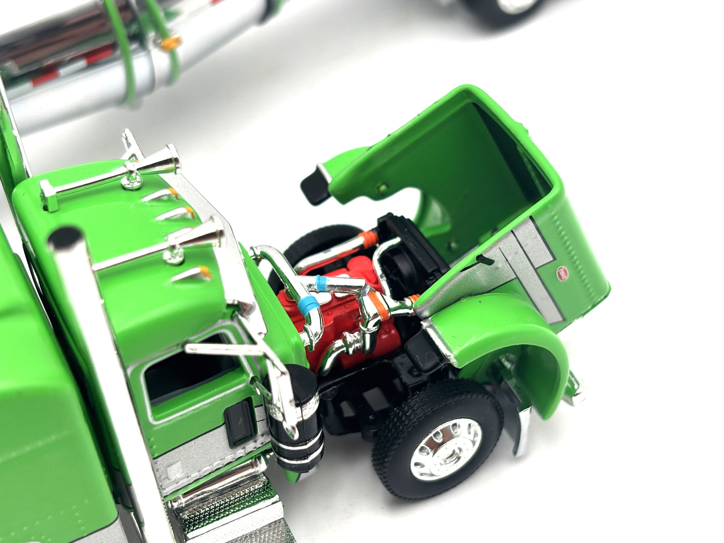 1/64 Peterbilt 389 with Polar Deep Drop Trailer