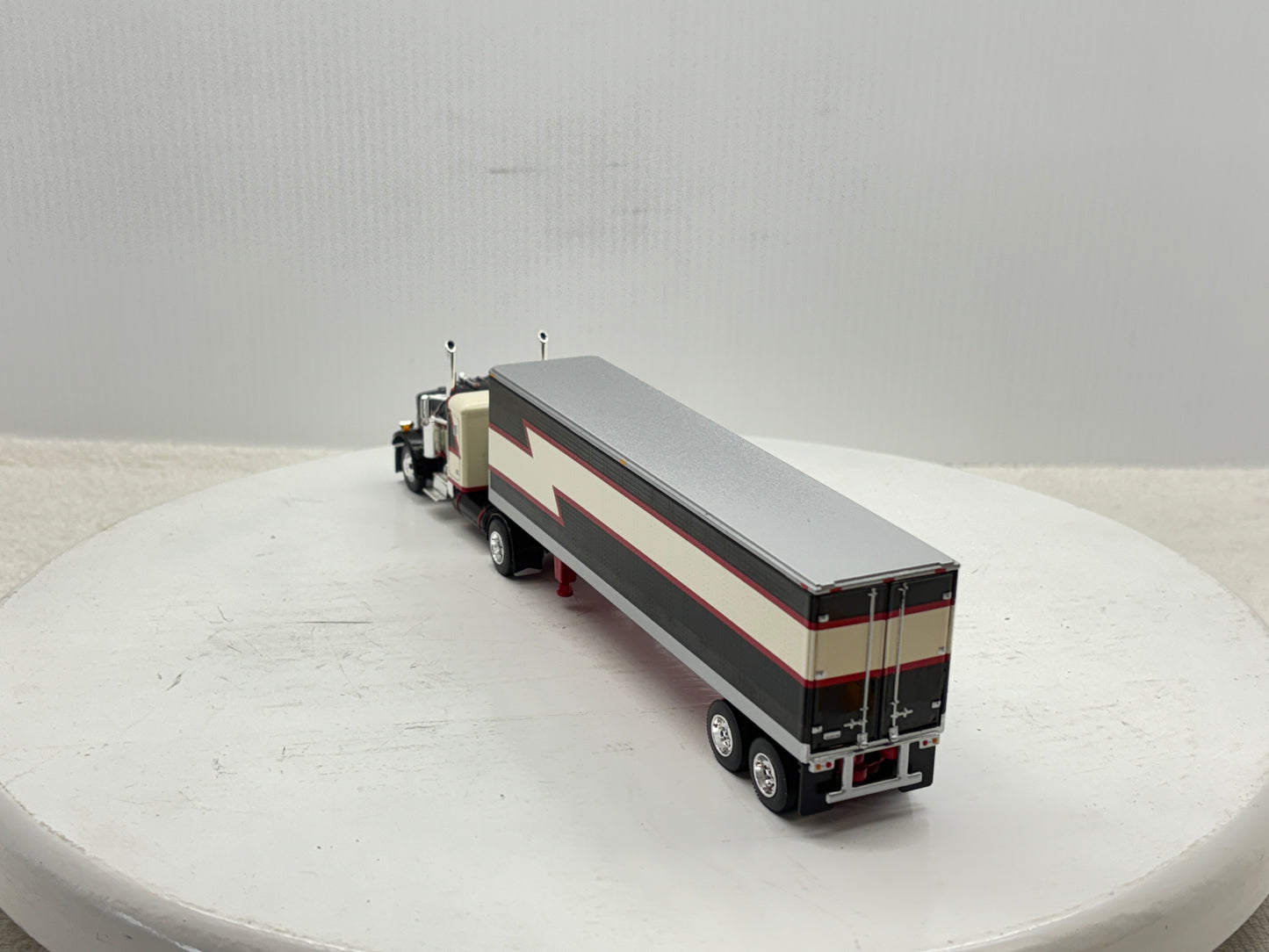 1/64 Peterbilt 359