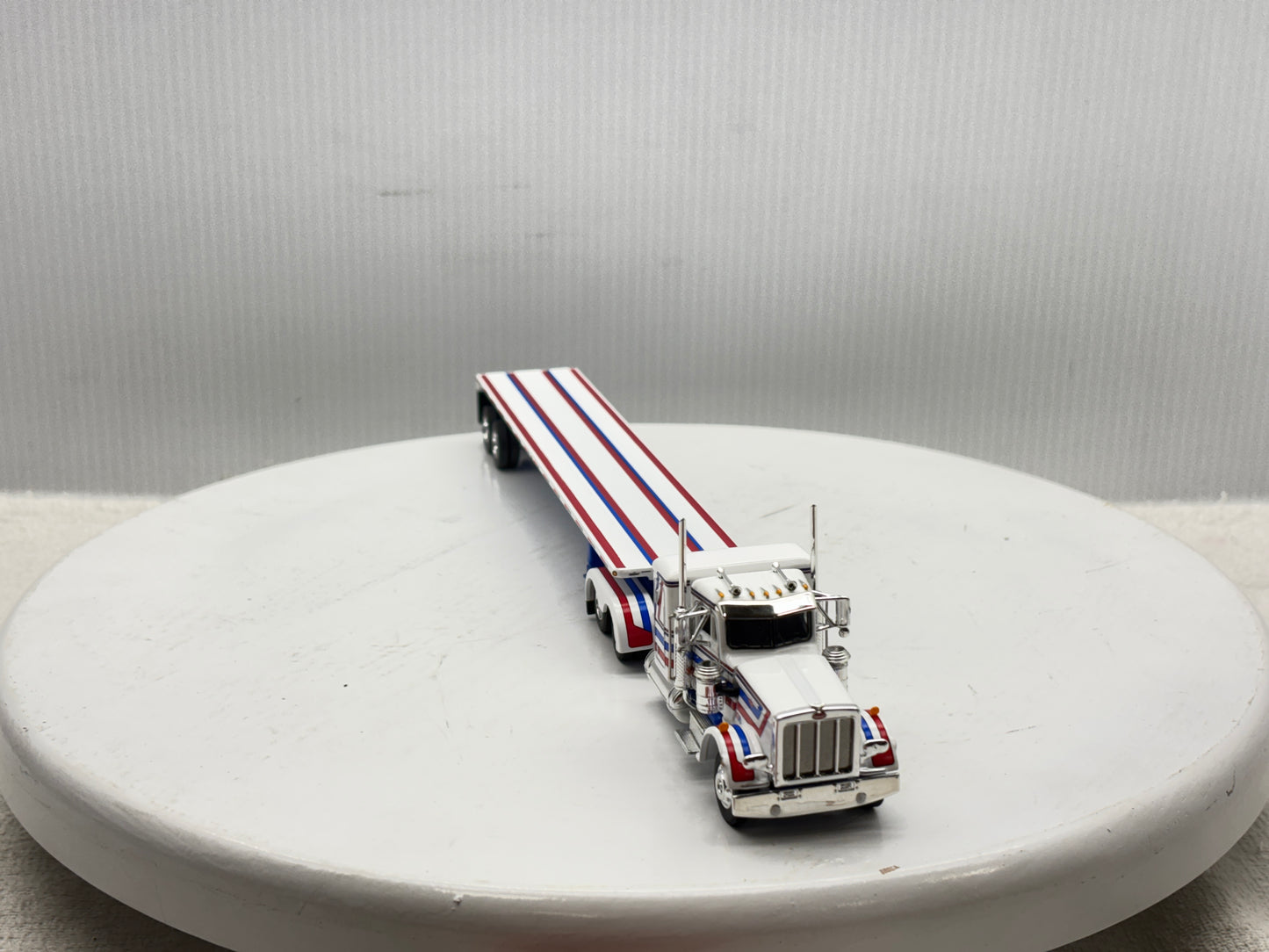 1/64 Peterbilt 359 36'' Flat Top Bicentennial