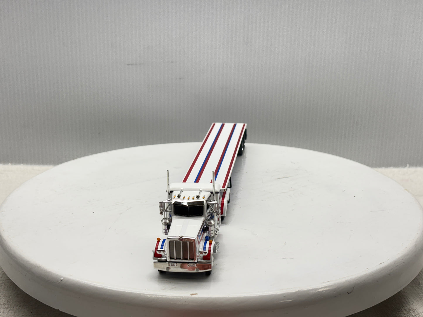 1/64 Peterbilt 359 36'' Flat Top Bicentennial