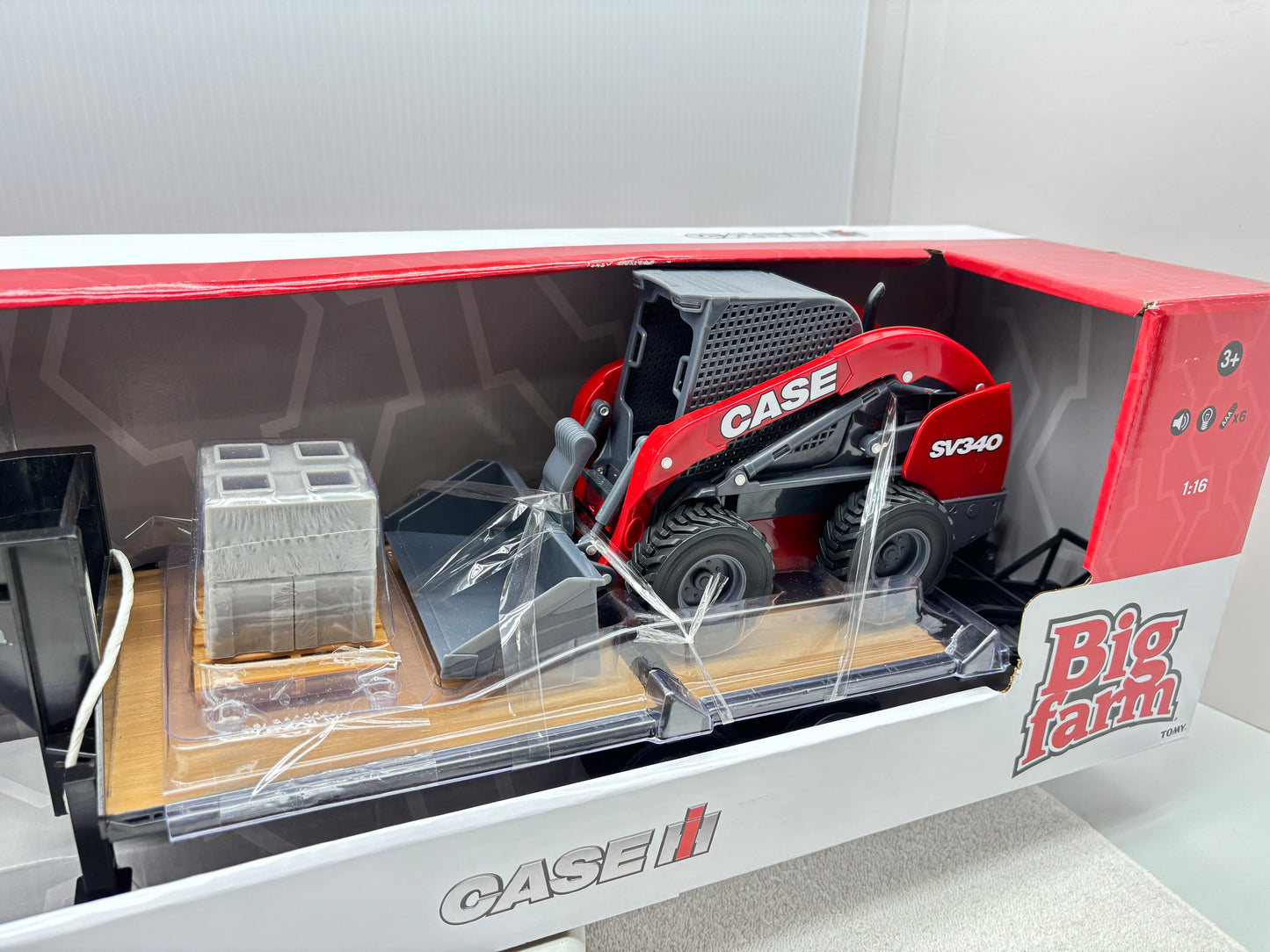 1/16 RAM 3500 wtih SV340 Skid Steer