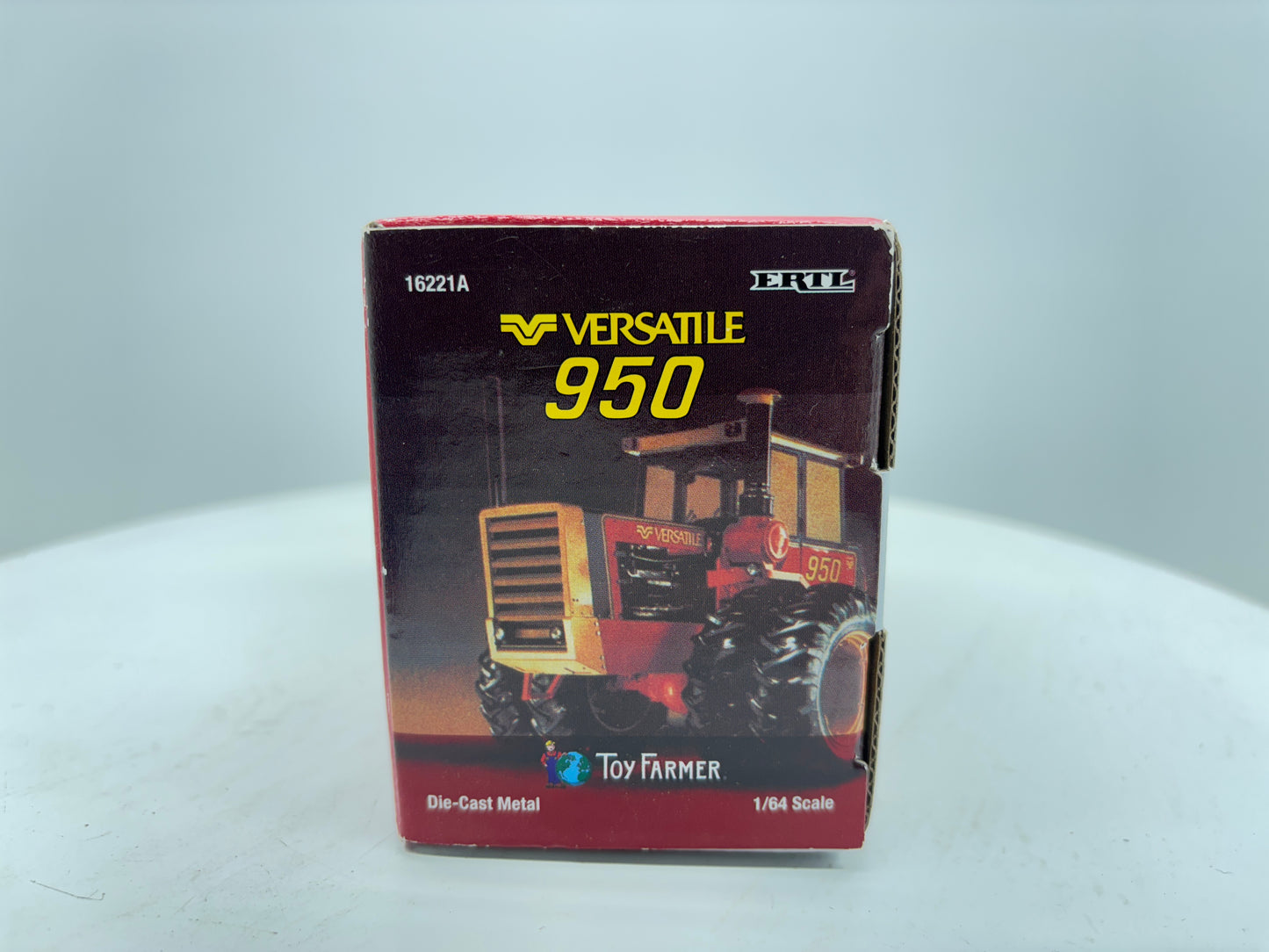 1/64 Versatile 950 Toy Farmer