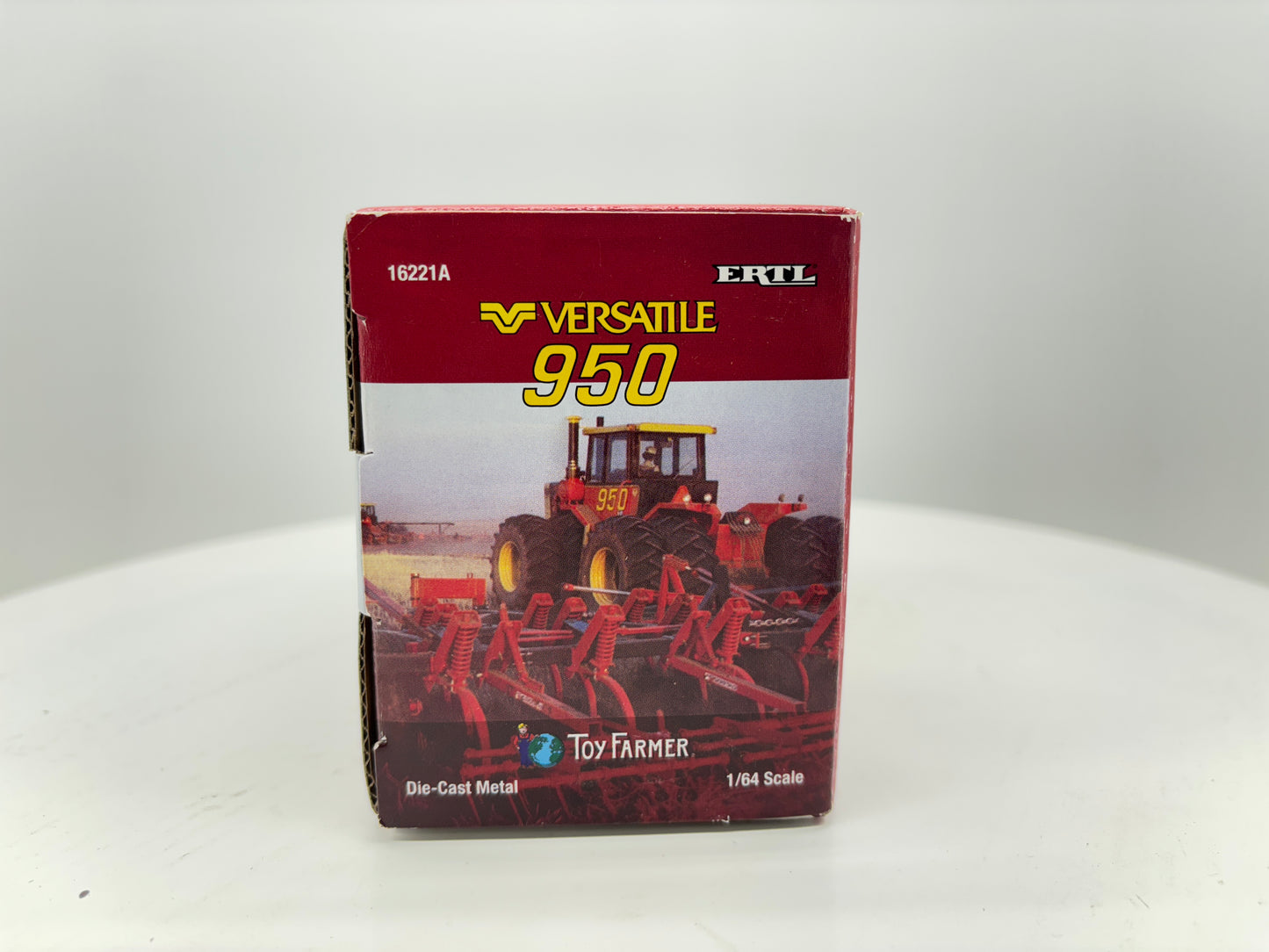 1/64 Versatile 950 Toy Farmer
