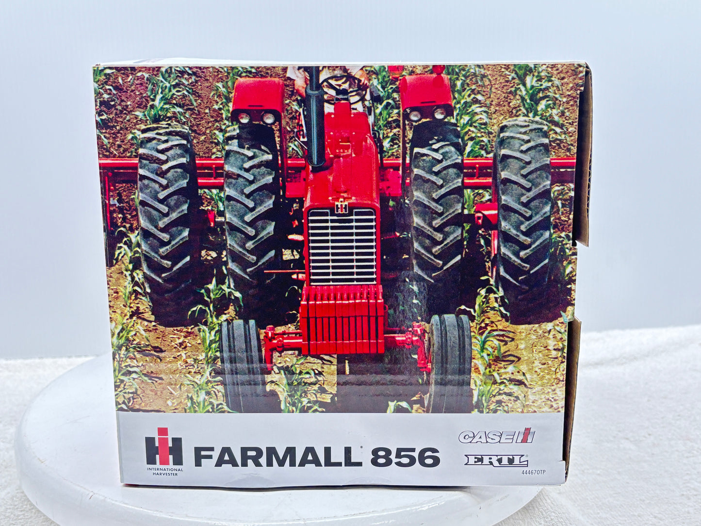 1/16  International 856 Black