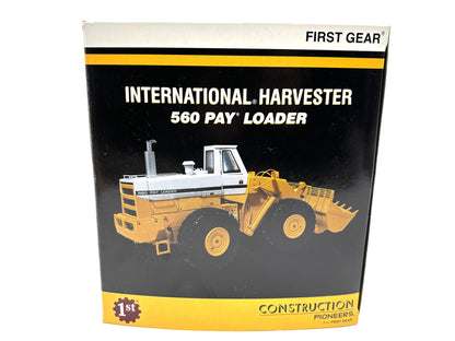 1/25  International 560 Pay Loader YELLOW