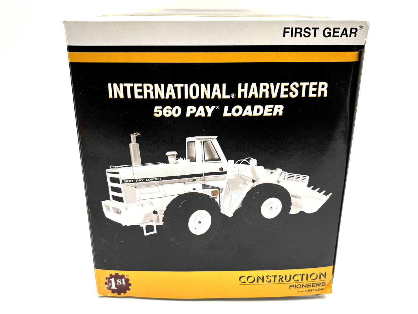 1/25 International 560 Pay Loader WHITE