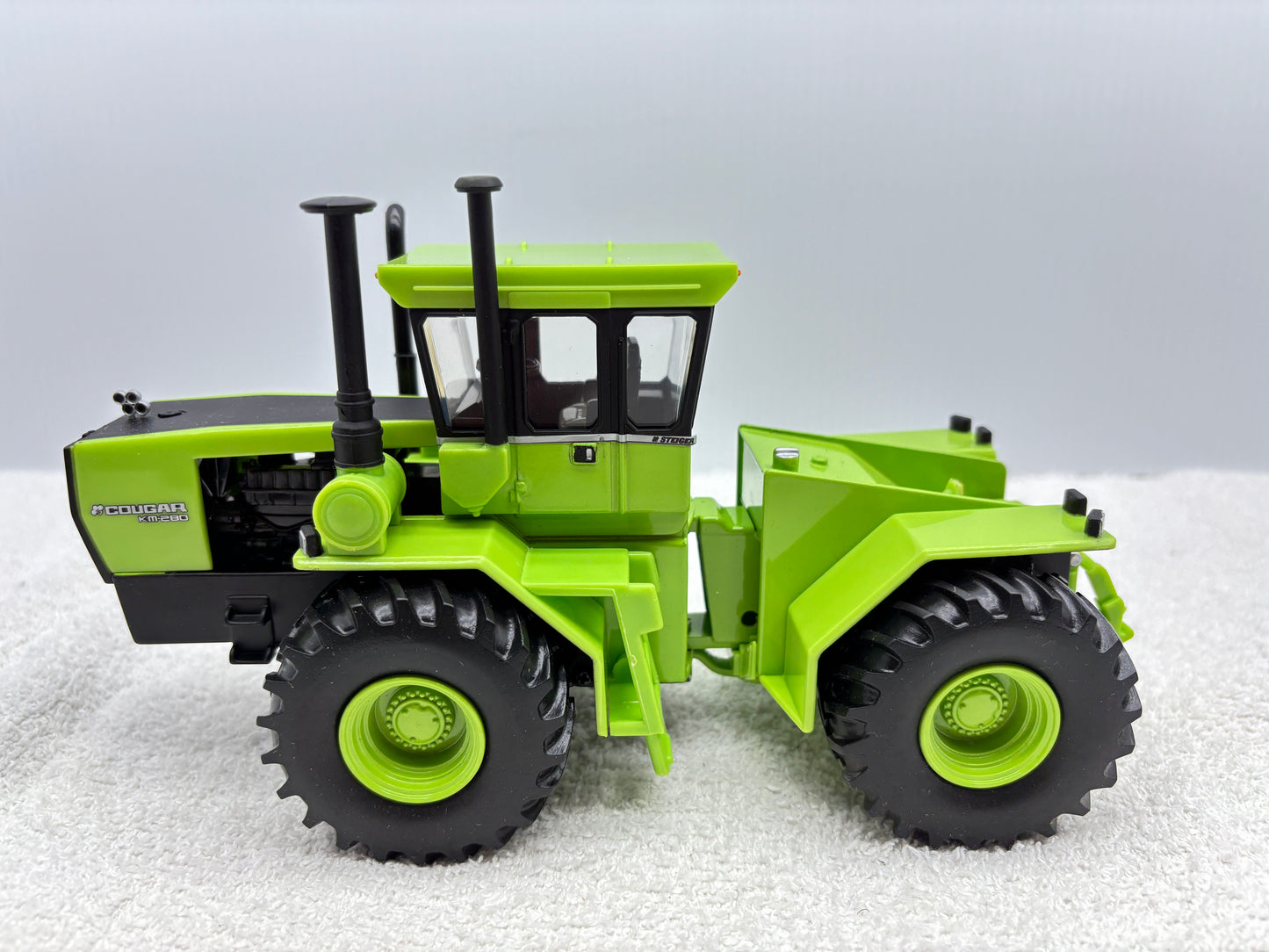 1/32 Steiger Cougar IV KM-280 Prestige