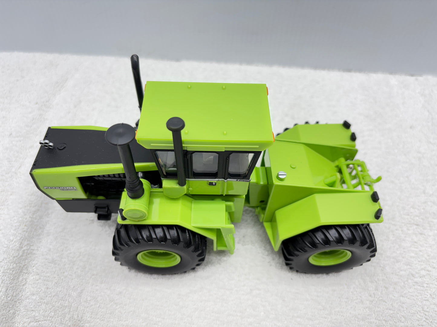 1/32 Steiger Cougar IV KM-280 Prestige