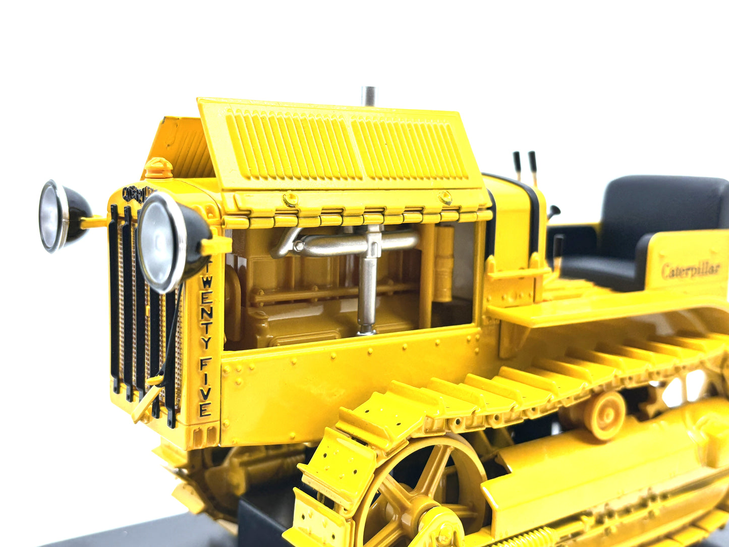 1/16 Caterpillar Twenty-Five