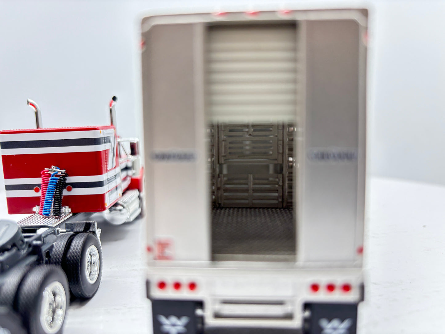 1/64 Mack Super-Liner Midroof