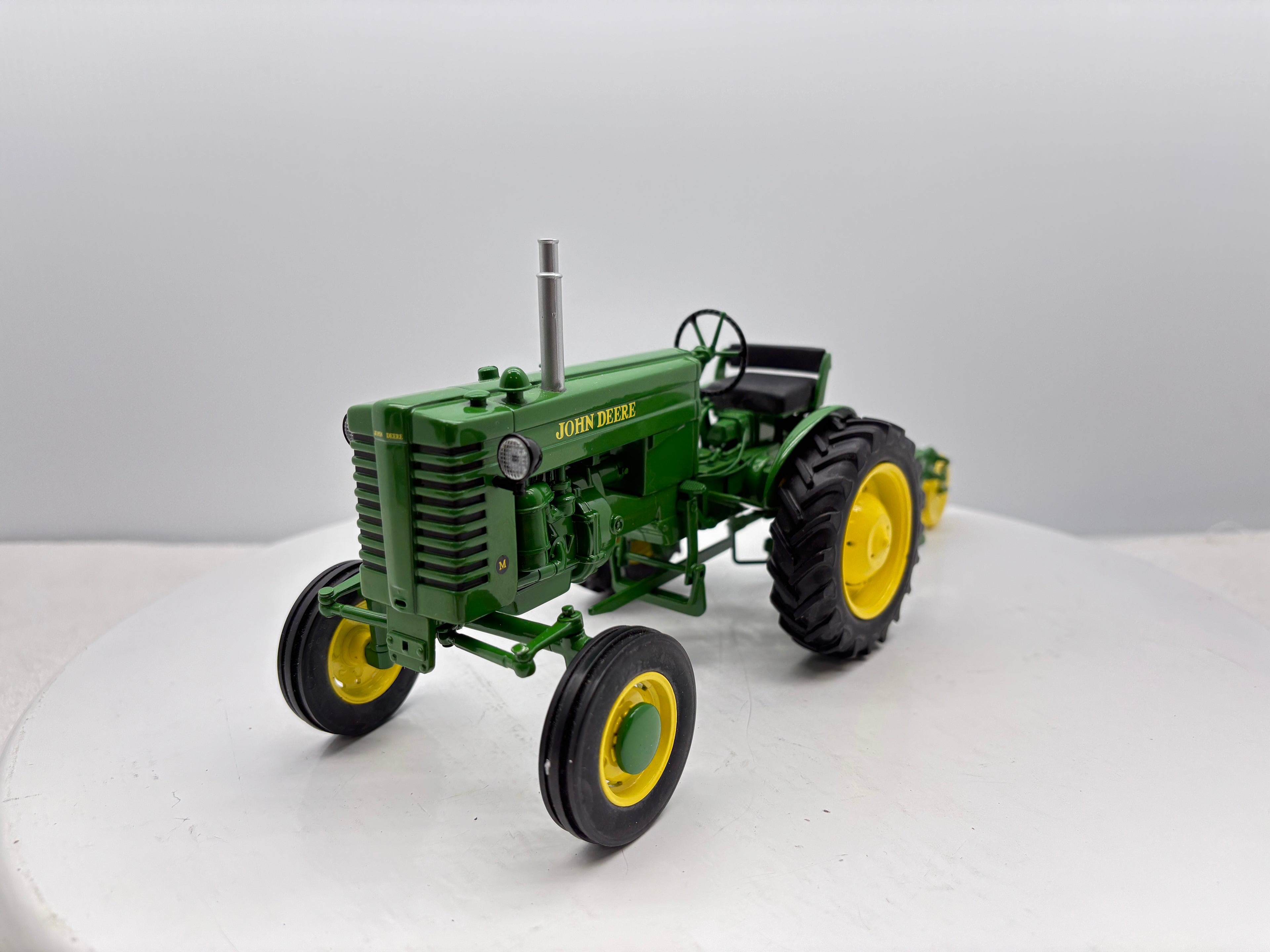 1/16 John Deere ''M''
