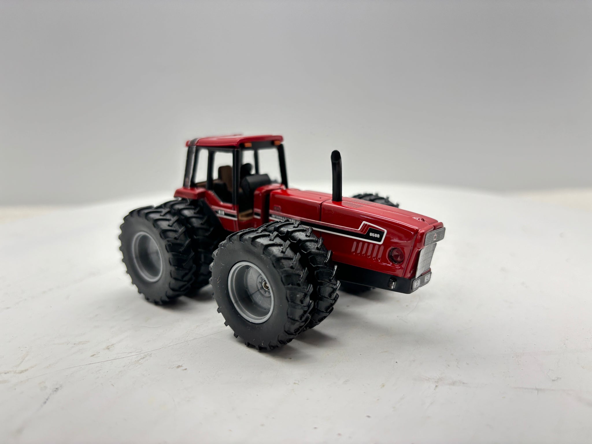1/64 International 6588