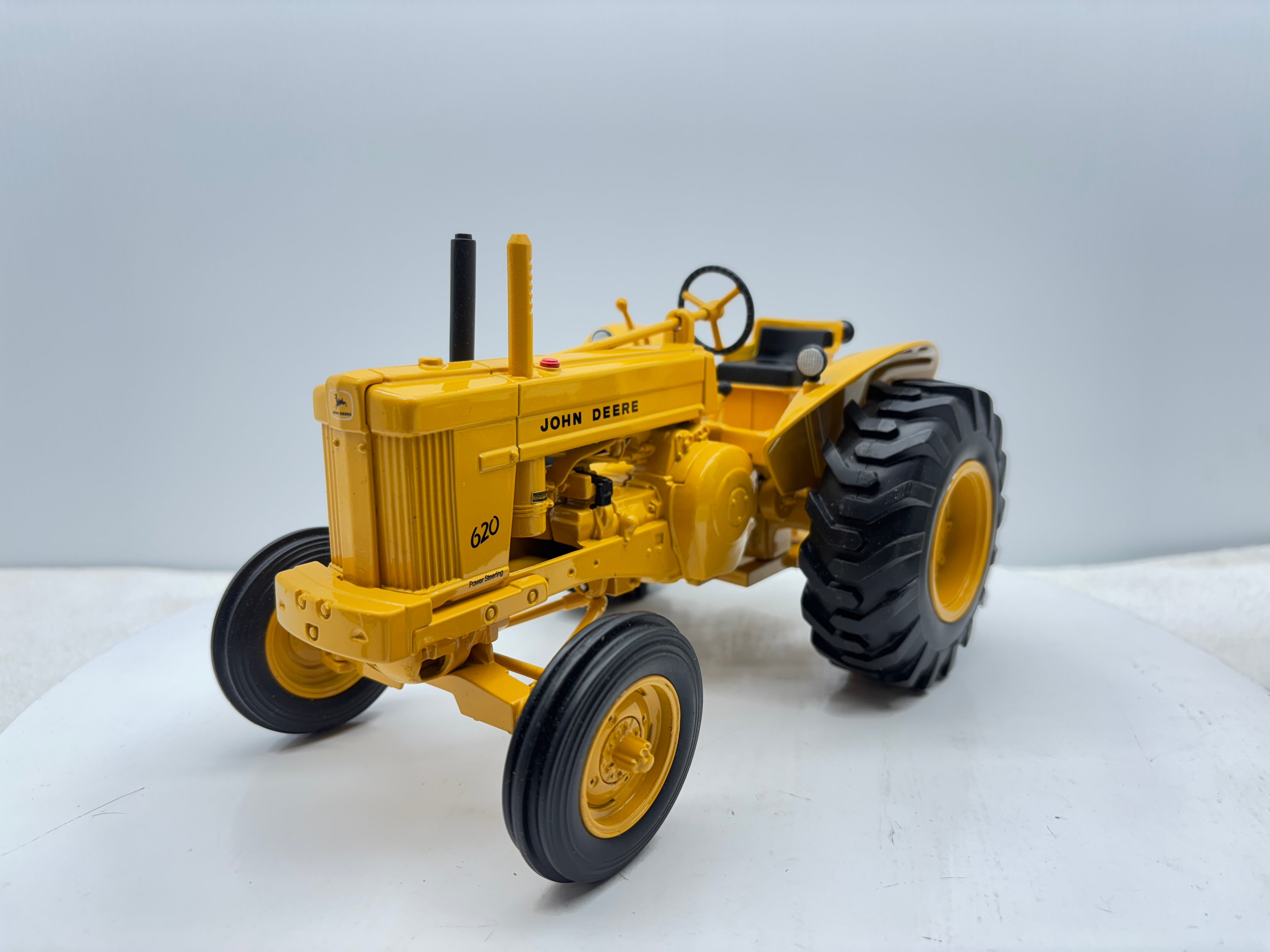 1/16 John Deere 620 Industrial