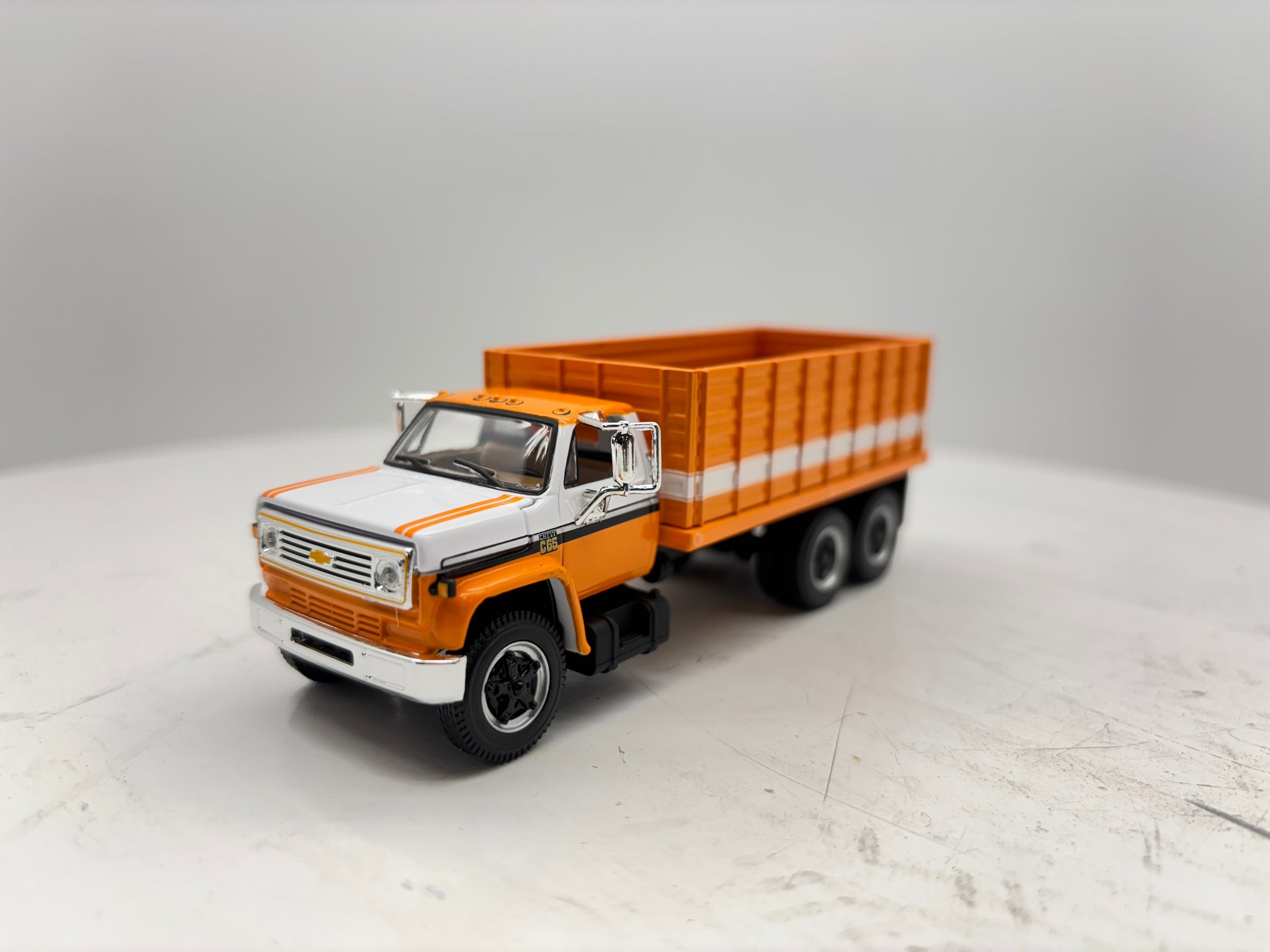 1/64 Chevrolet C65 Tandem Orange