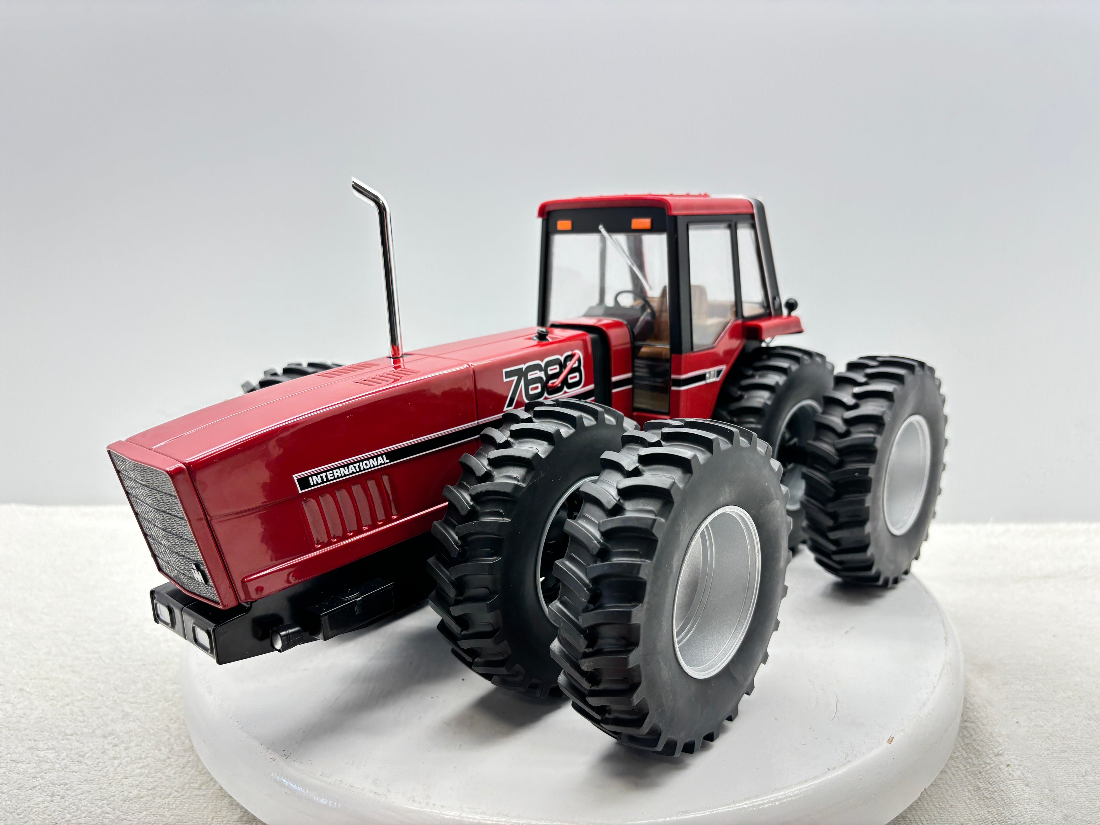 1/16 International 7688