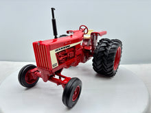 1/16 International Farmall 806 WMSTR
