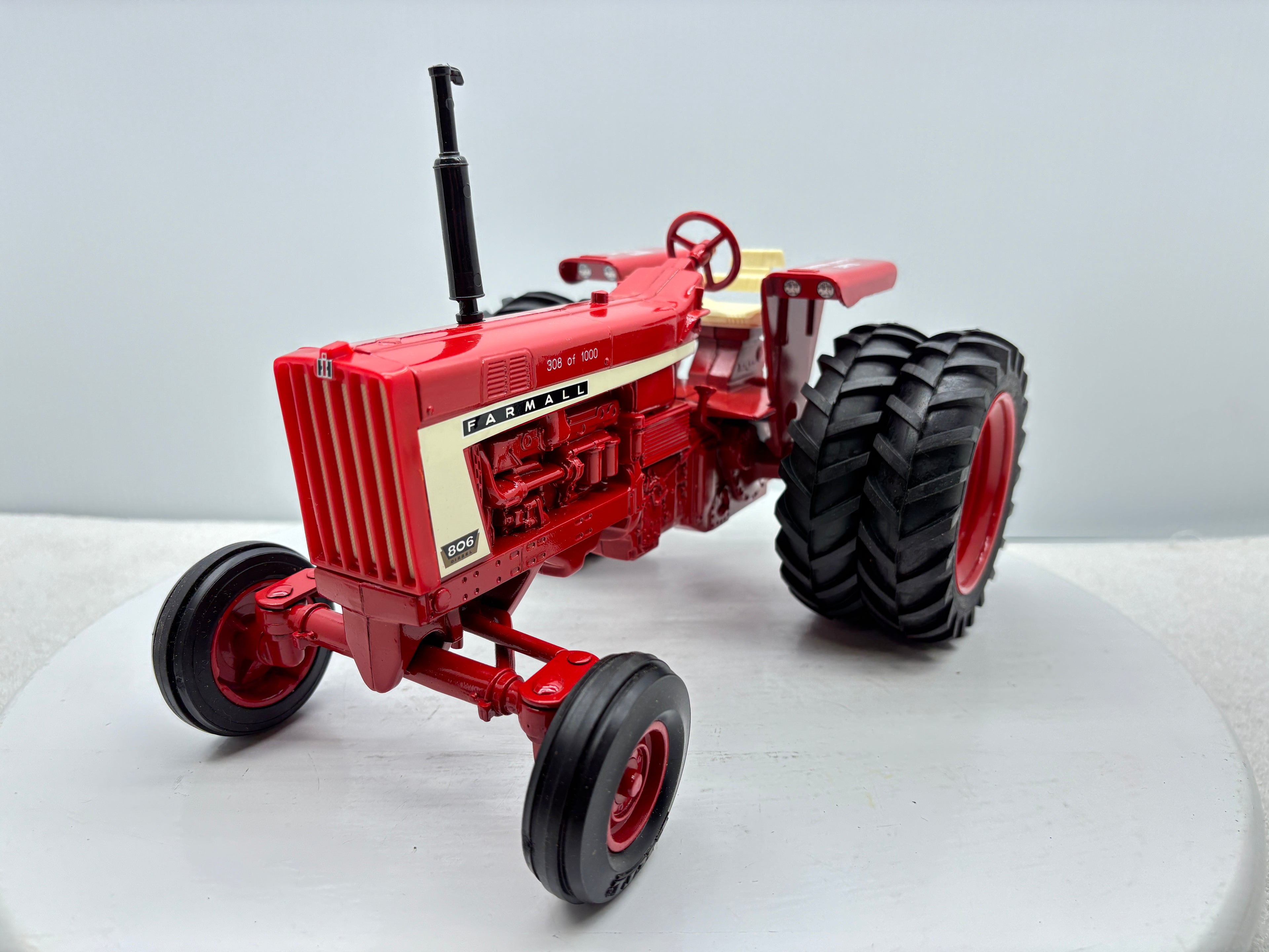 1/16 International Farmall 806 WMSTR