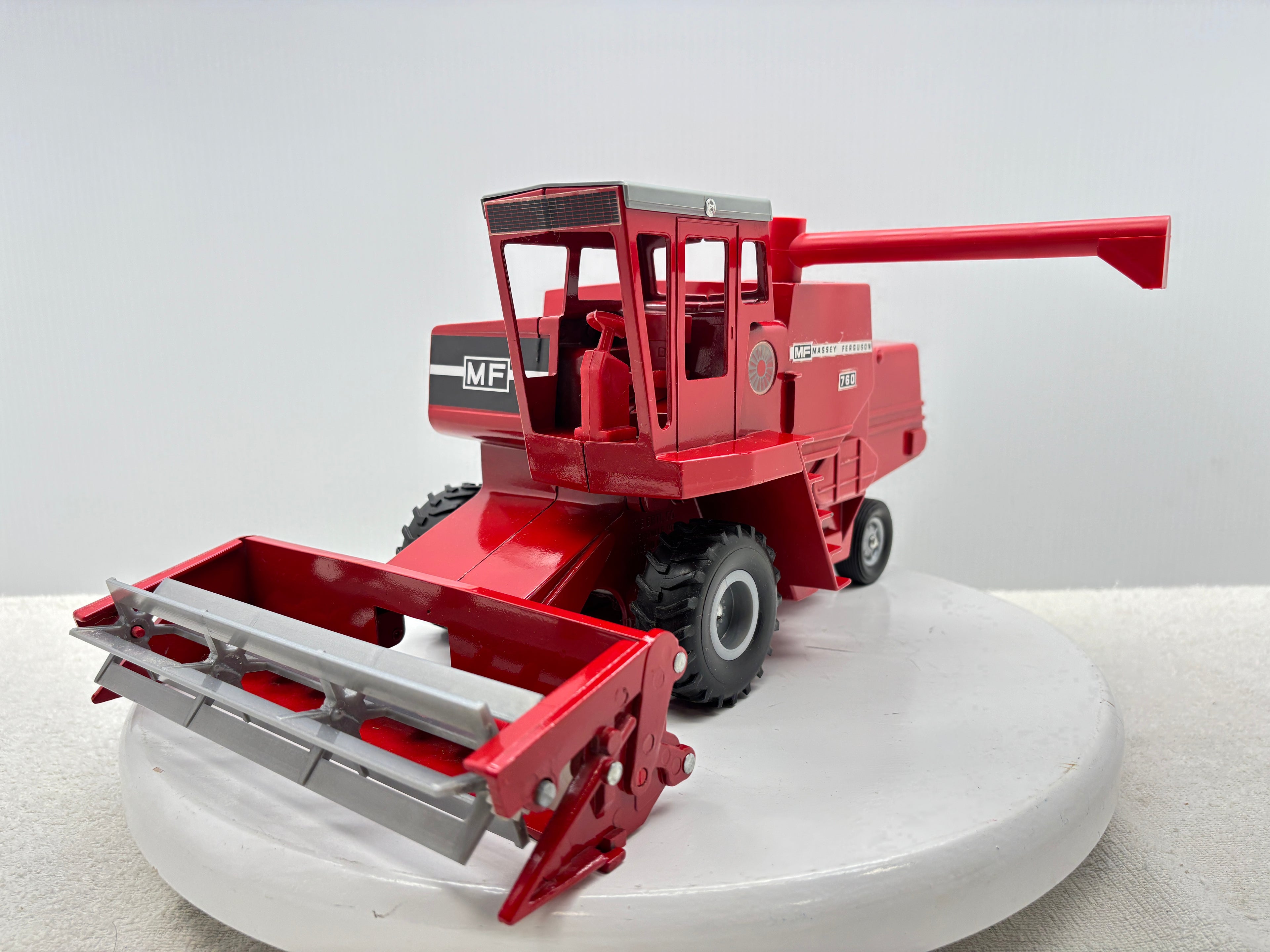 1/20 Massey Ferguson 760