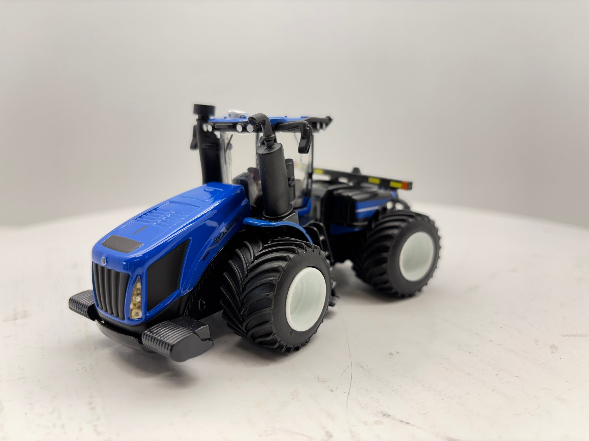 1/64 New Holland T9.700 PLM Prestige