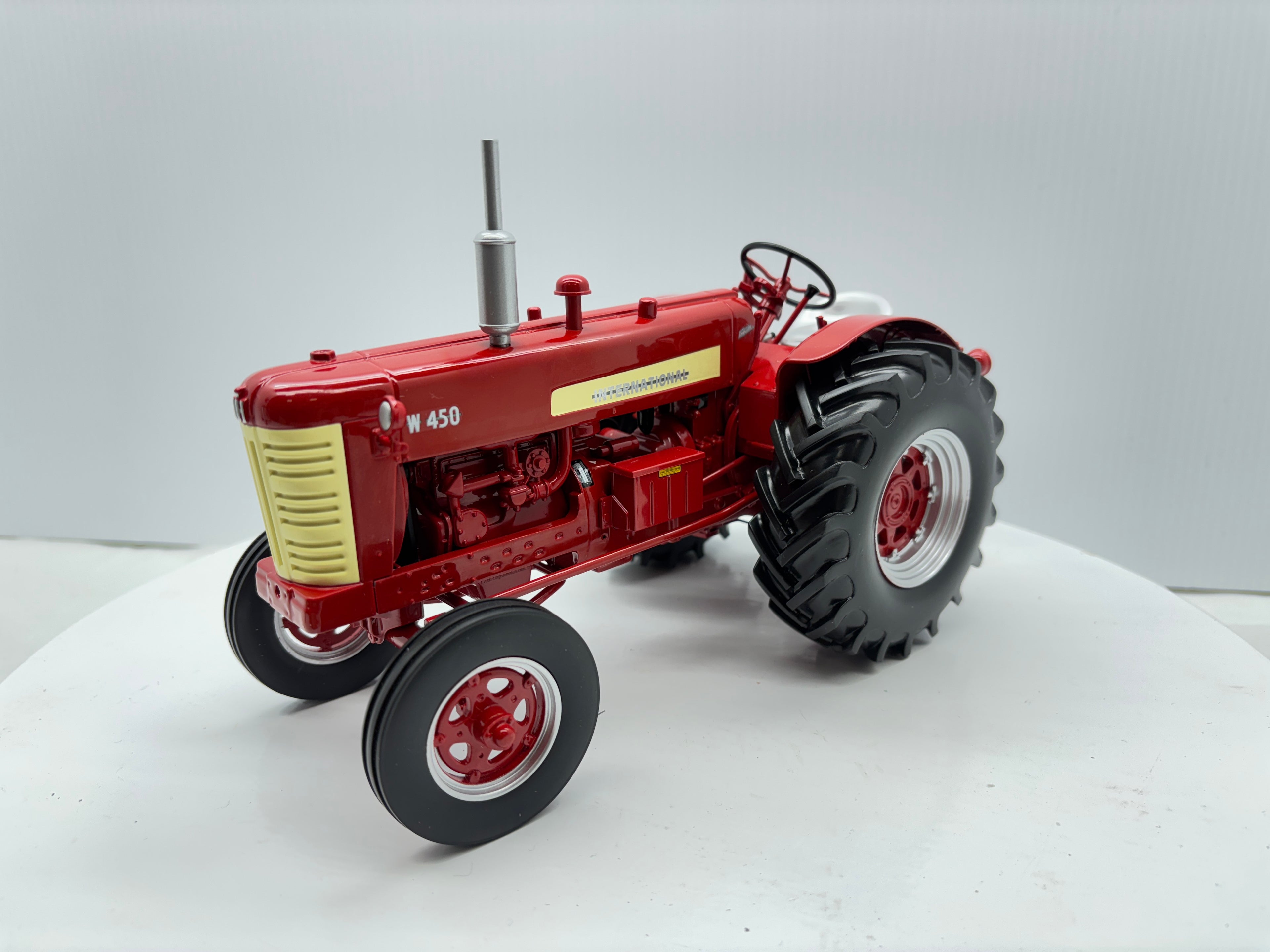 1/16 International W450 Gas