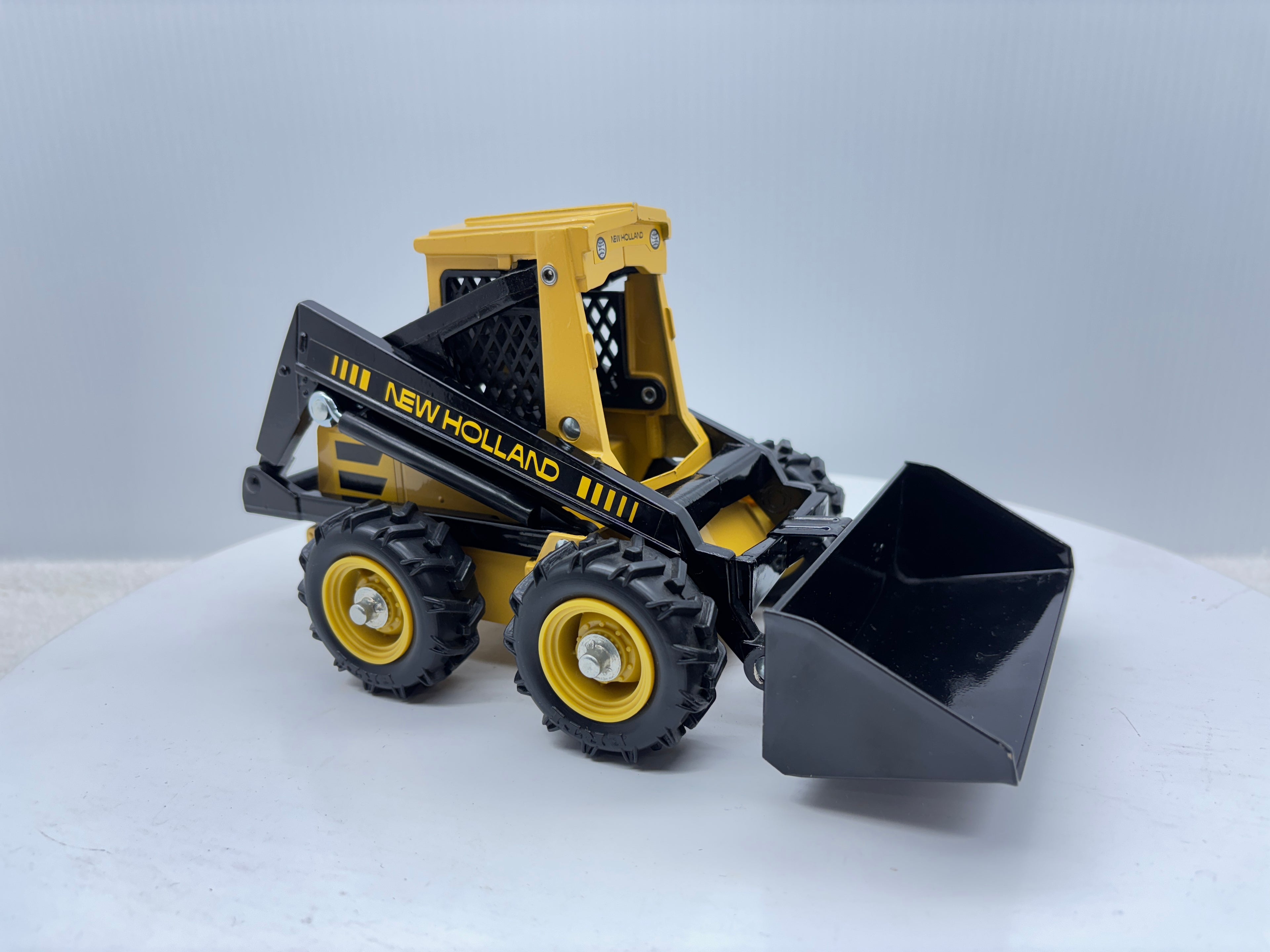 1/16 New Holland Skid-Steer