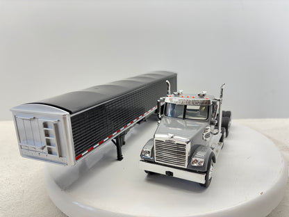 1/32 Freightliner 12250