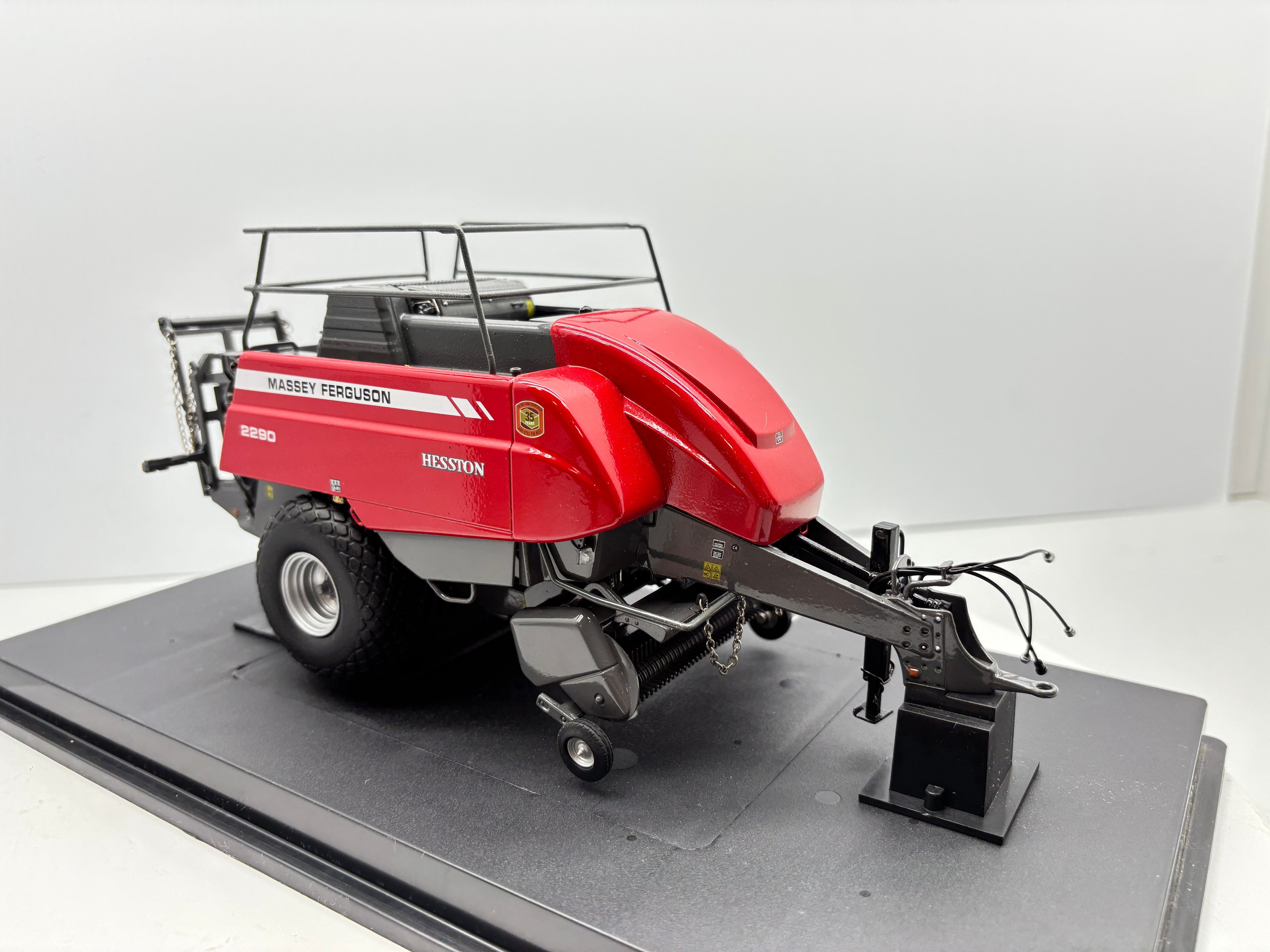 1/32 Massey Ferguson 2290