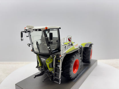1/32 Claas Xerion 4000 Saddle Trac