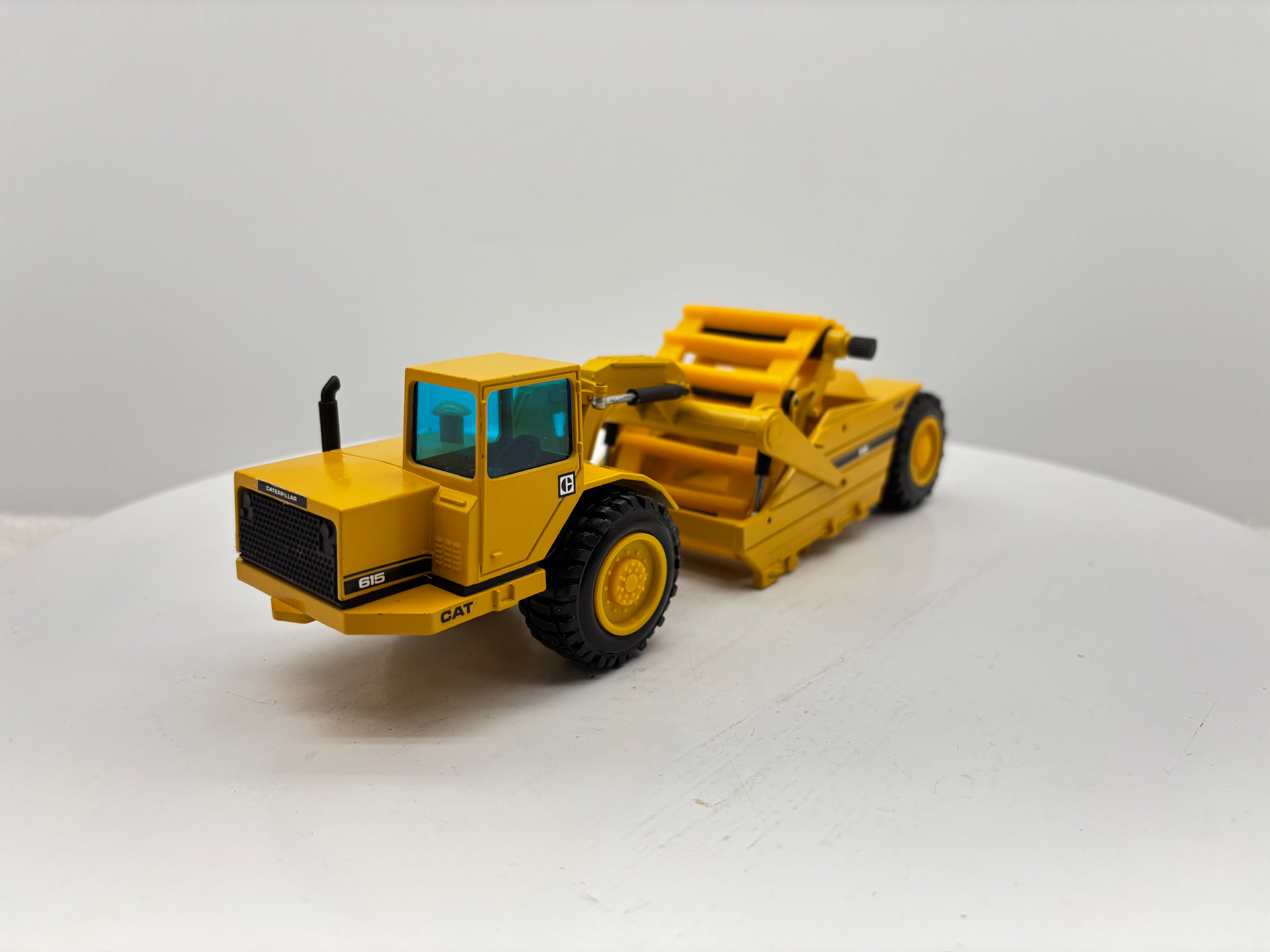 1/50 Caterpillar 615
