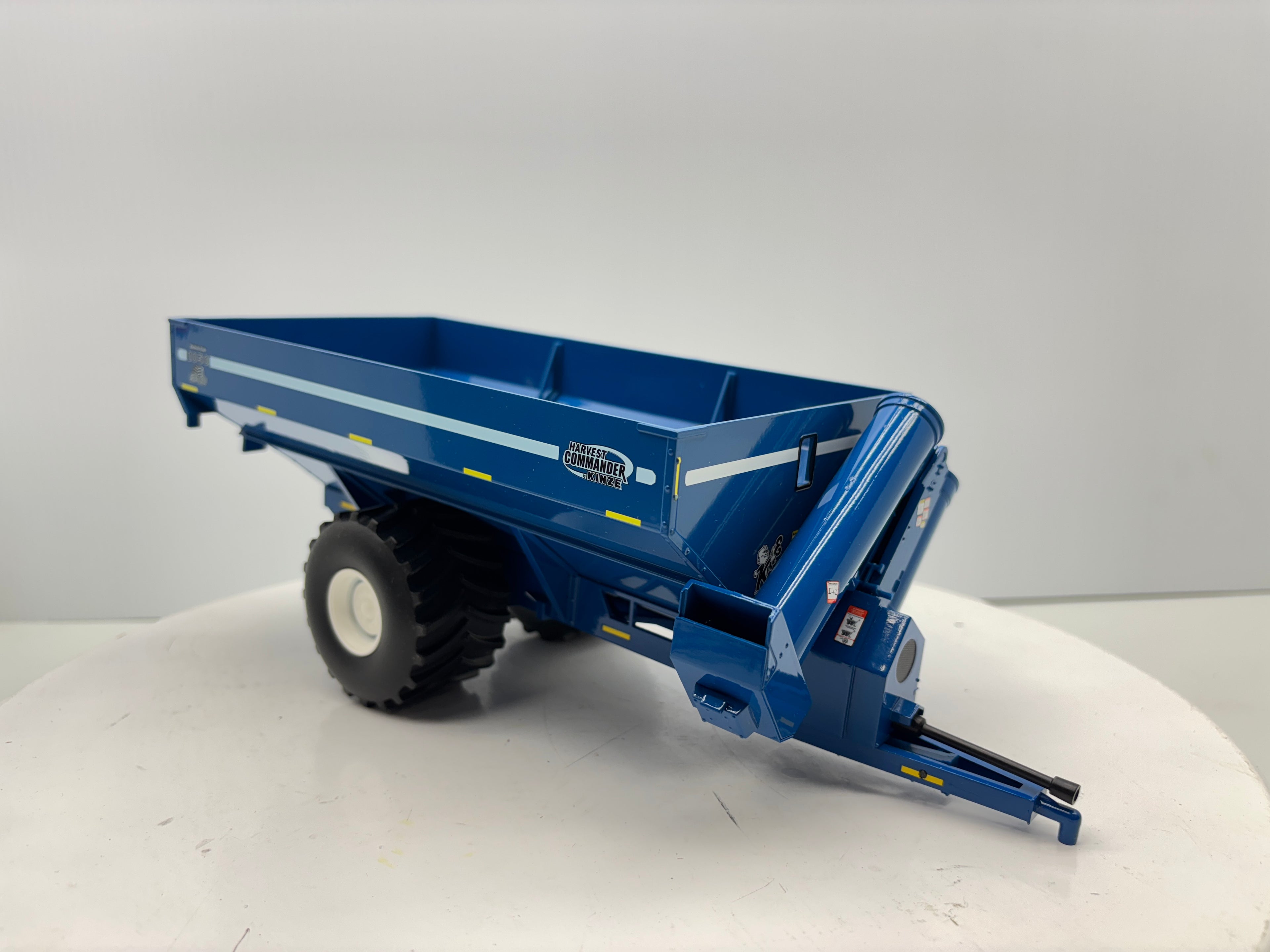 1/32  Kinze 1050 Vintage Grain Cart