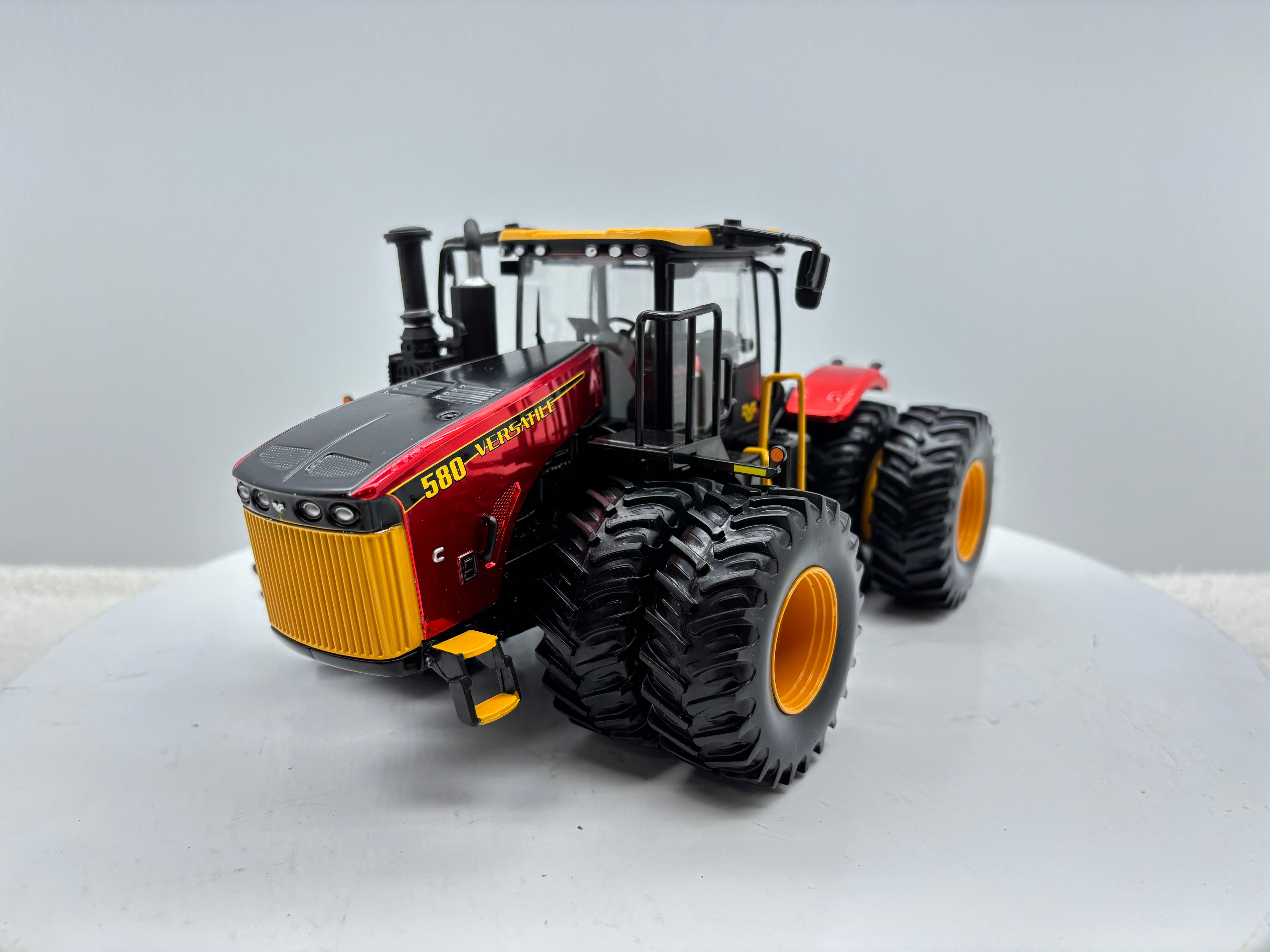 1/32 Versatile 580 Red Chrome Custom