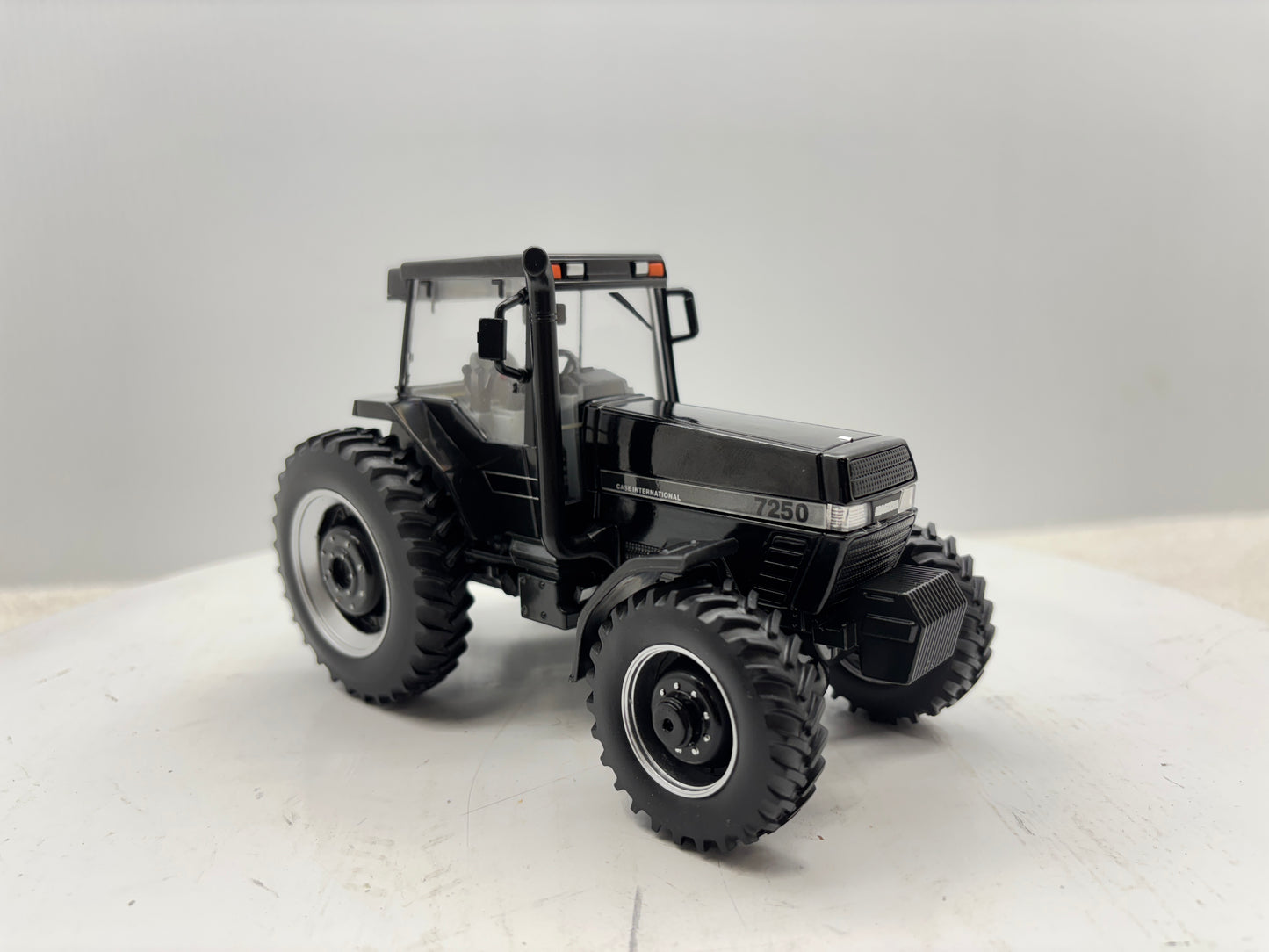 1/32 Case IH Magnum 7250