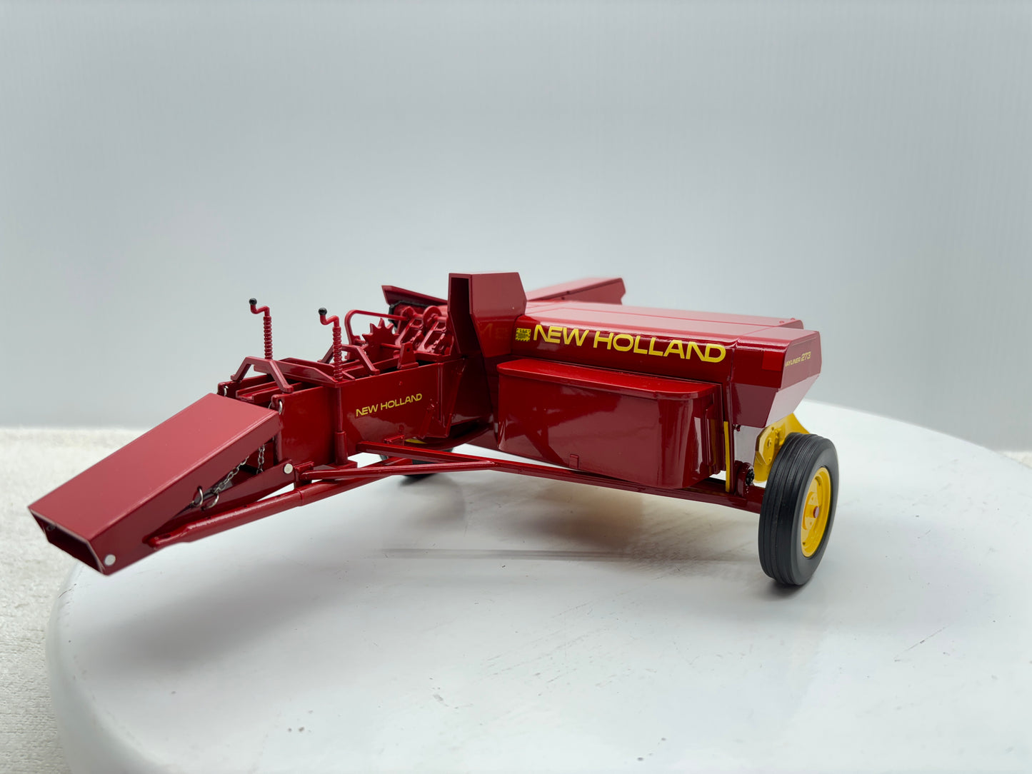 1/16 New Holland 273