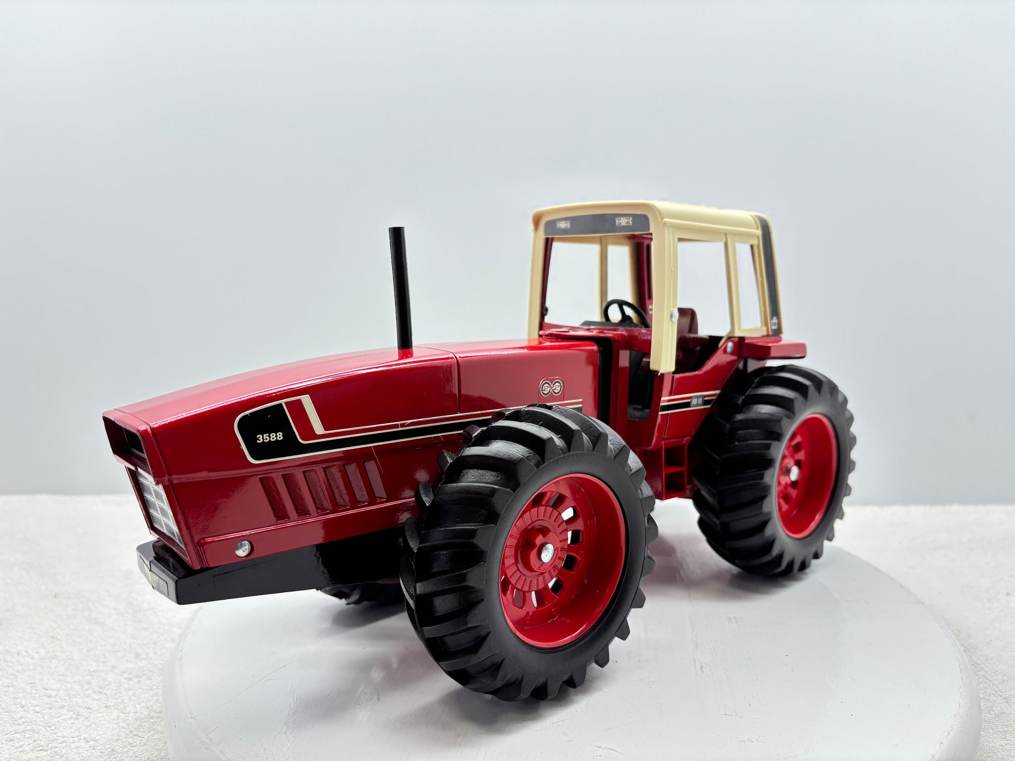 1/16 International 3588
