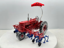 1/16 International Farmall 400 with Cultivator