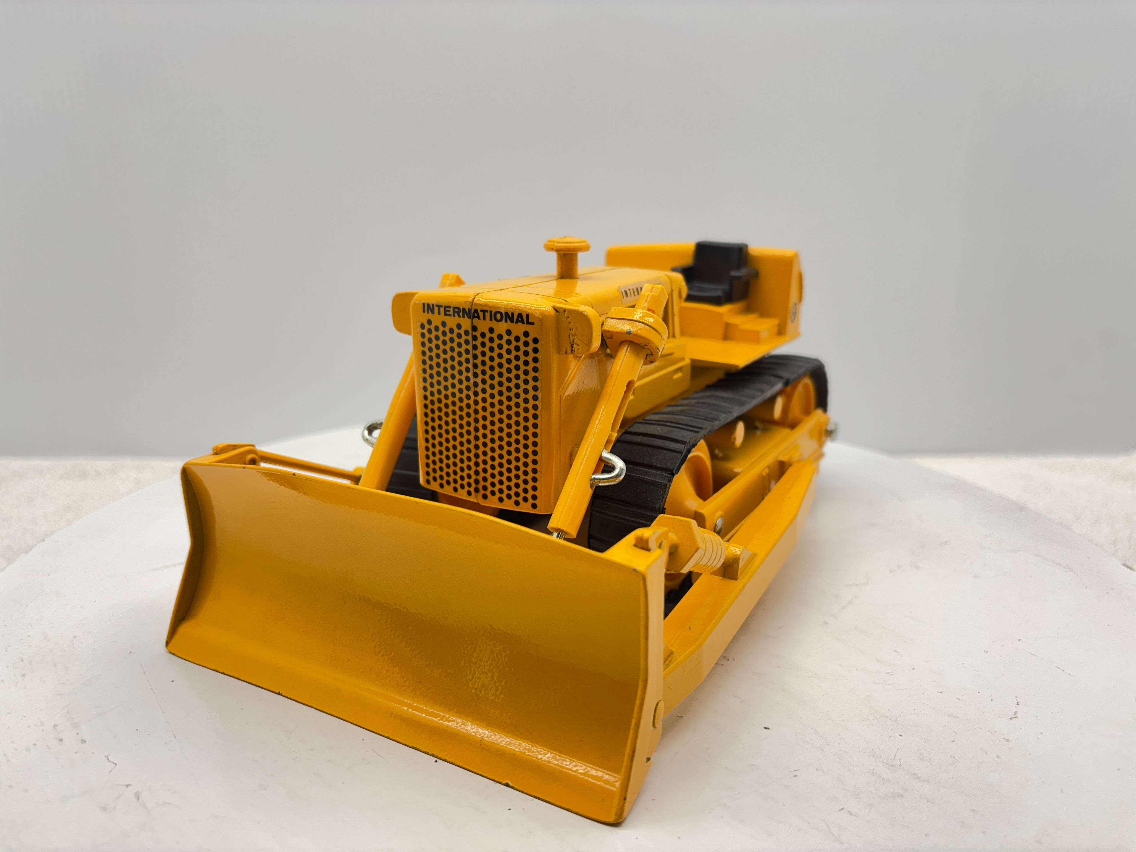 1/16 International TD-25 Crawler