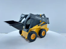 1/16 John Deere 318E