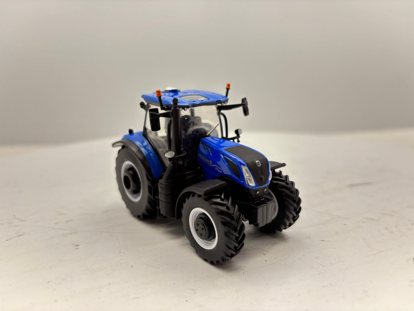 1/64 New Holland T7.300 PLM Prestige