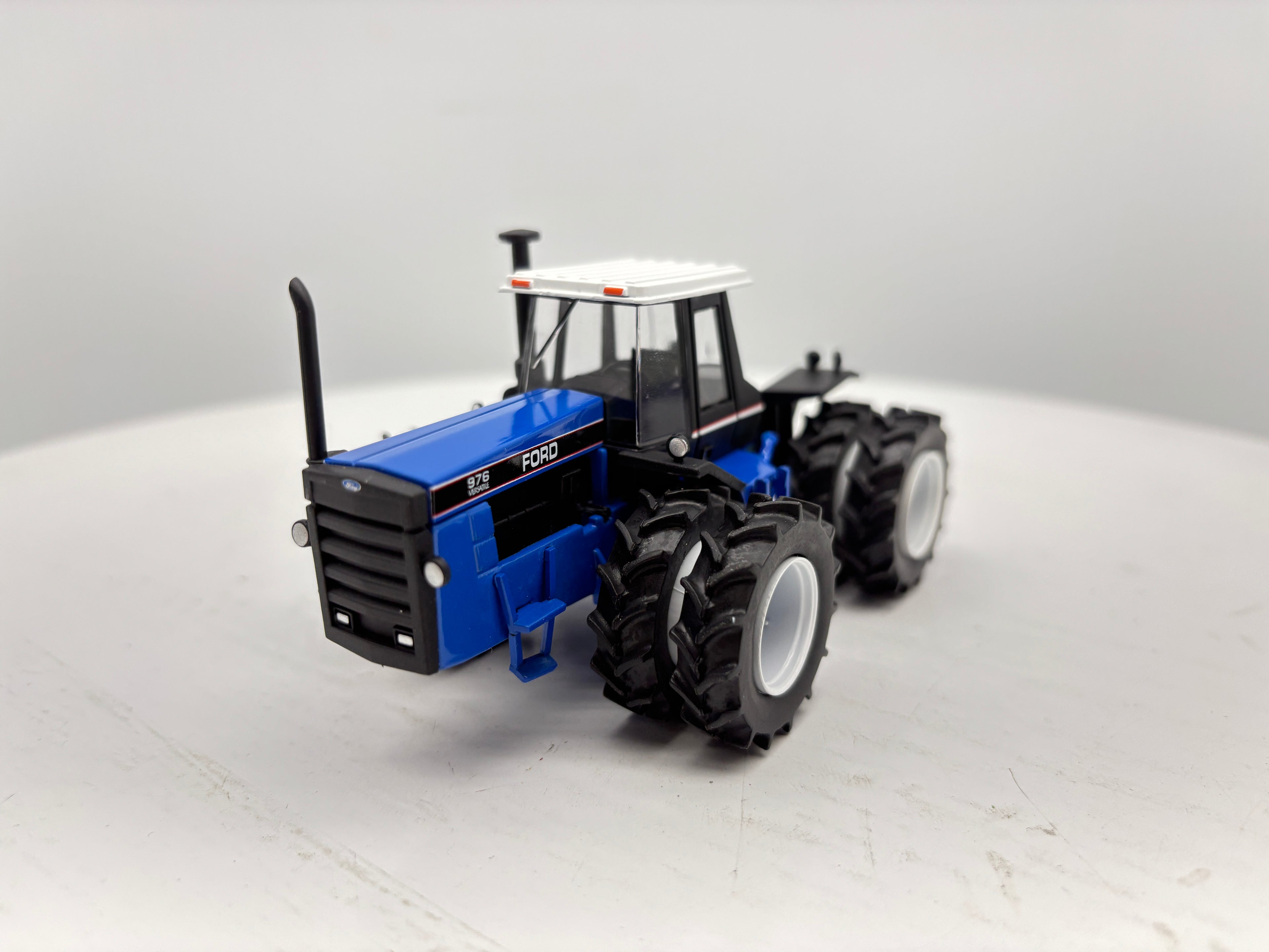 1/64 Ford Versatile 976
