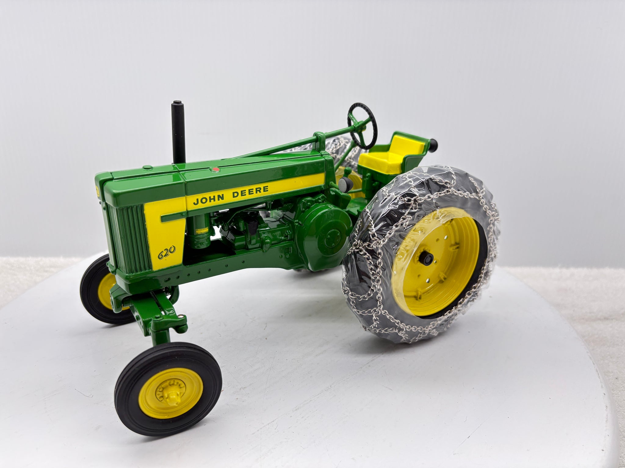 1/16 John Deere 620 Row Crop